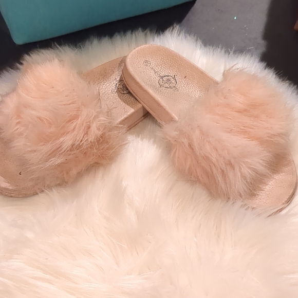 Shoes - Cozy Pink Furry Slides